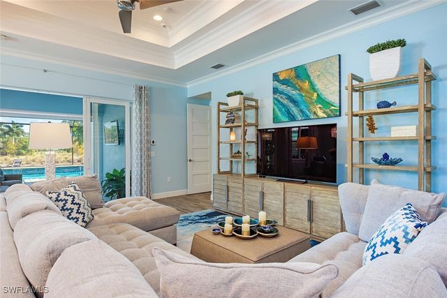 6482 WARWICK AVE, Naples, FL 34113