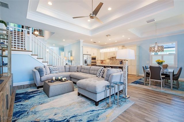 6482 WARWICK AVE, Naples, FL 34113