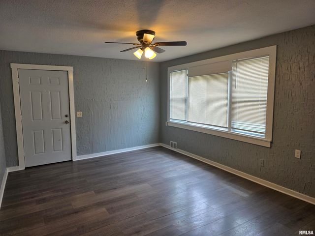 1419 S WESTMORELAND Avenue, Peoria, IL 61605