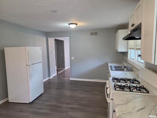 1419 S WESTMORELAND Avenue, Peoria, IL 61605