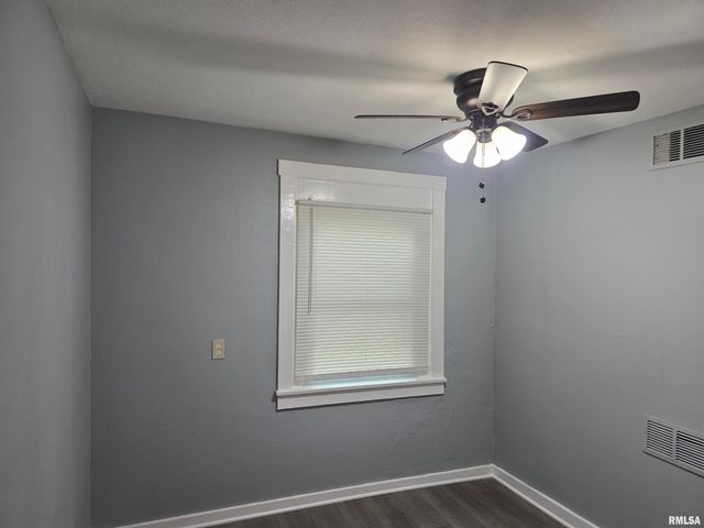1419 S WESTMORELAND Avenue, Peoria, IL 61605