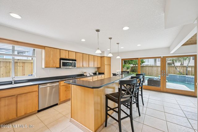 2802 2ND Street S, Jacksonville Beach, FL 32250