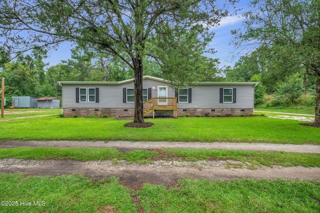 97 Bridgeside Road, Rocky Point, NC 28457