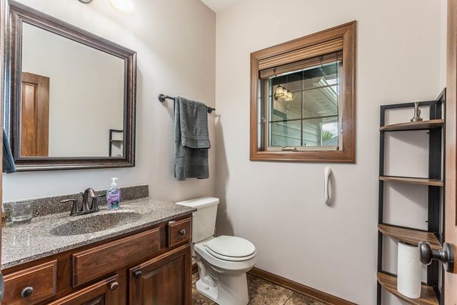 8005 S Sunny Oak Cir Circle, Sioux Falls, SD 57108