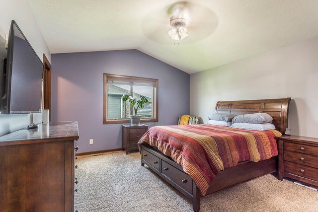 8005 S Sunny Oak Cir Circle, Sioux Falls, SD 57108