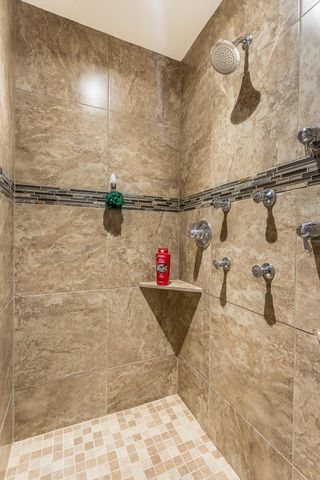 8005 S Sunny Oak Cir Circle, Sioux Falls, SD 57108