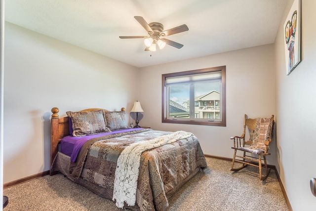 8005 S Sunny Oak Cir Circle, Sioux Falls, SD 57108