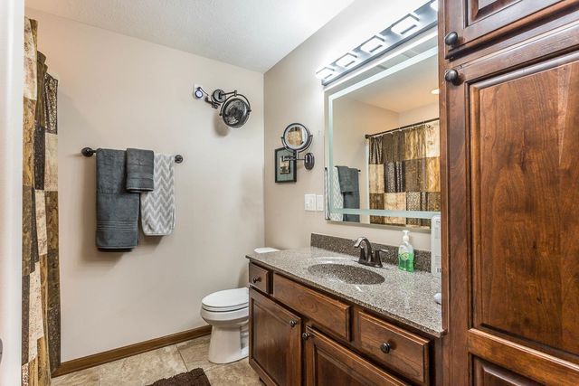 8005 S Sunny Oak Cir Circle, Sioux Falls, SD 57108