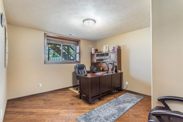 8005 S Sunny Oak Cir Circle, Sioux Falls, SD 57108