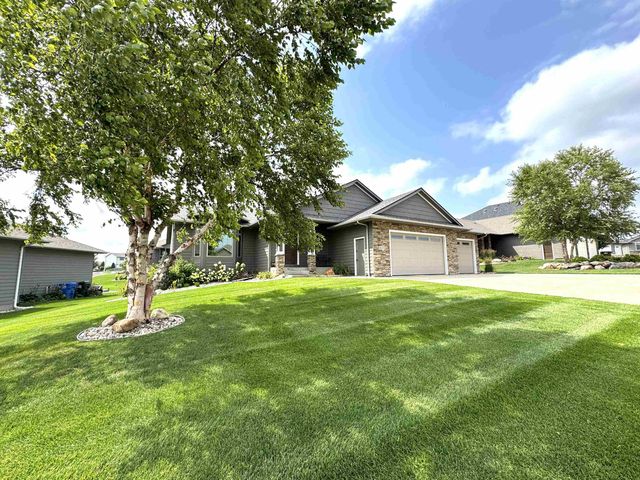 8005 S Sunny Oak Cir Circle, Sioux Falls, SD 57108