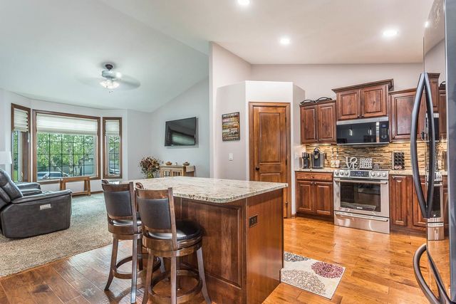 8005 S Sunny Oak Cir Circle, Sioux Falls, SD 57108