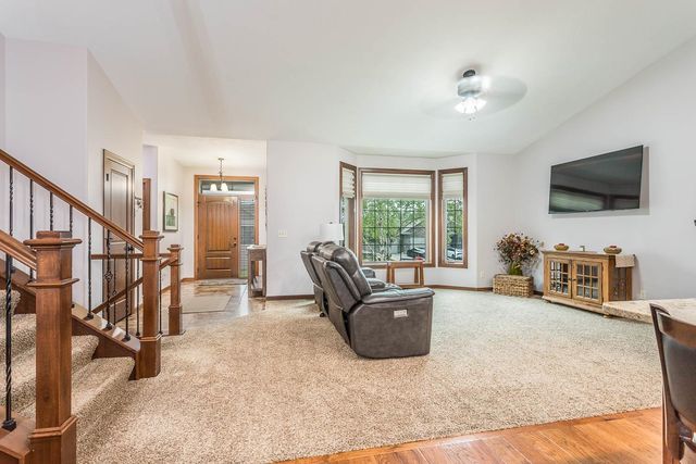 8005 S Sunny Oak Cir Circle, Sioux Falls, SD 57108