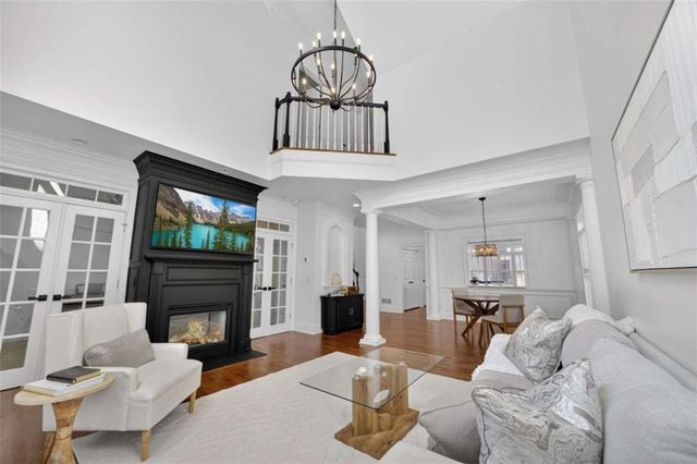 1015 Heatherbrook Lane, Atlanta, GA 30324