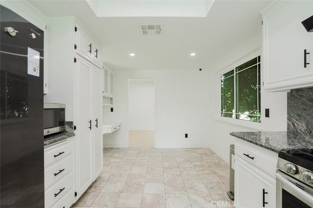 9942 Hanna Avenue, Chatsworth, CA 91311