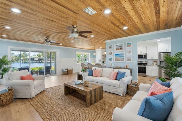 306 SE 256 STREET, Suwannee, FL 32692