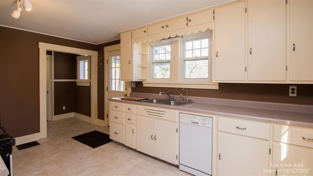5071 Plymouth Road, Ann Arbor, MI 48105