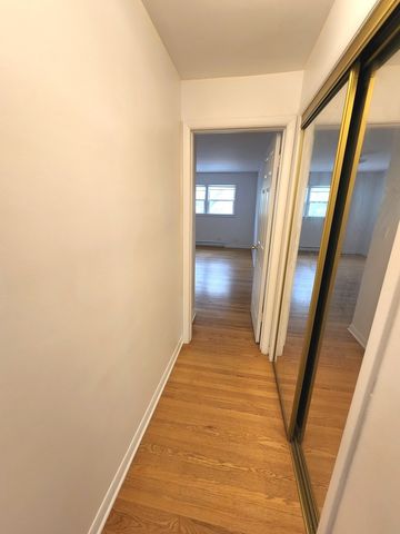 8847 La Crosse Avenue 304, Skokie, IL 60077