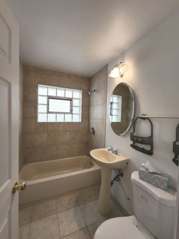 8847 La Crosse Avenue 304, Skokie, IL 60077