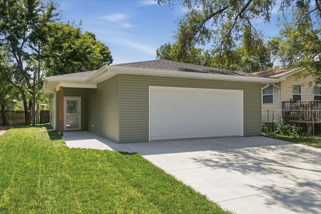 106 OSAGE Street, Council Bluffs, IA 51501