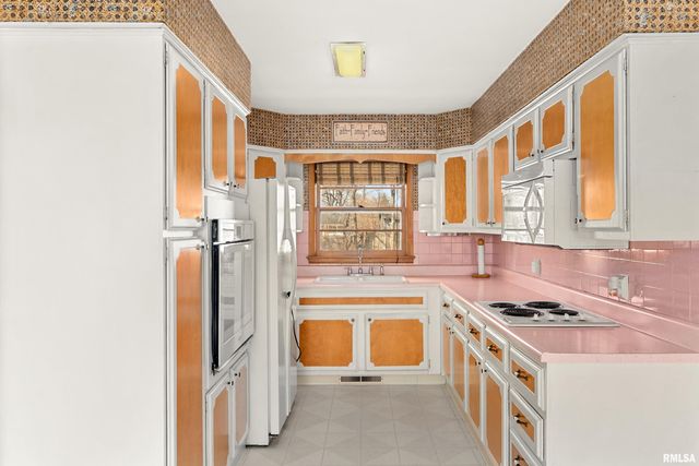 1017 W SUNNYSIDE Street, Chillicothe, IL 61523