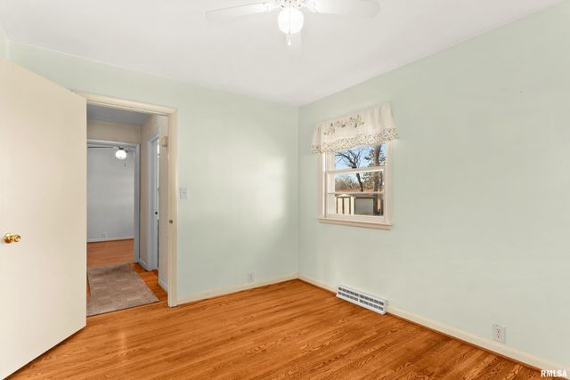 1017 W SUNNYSIDE Street, Chillicothe, IL 61523