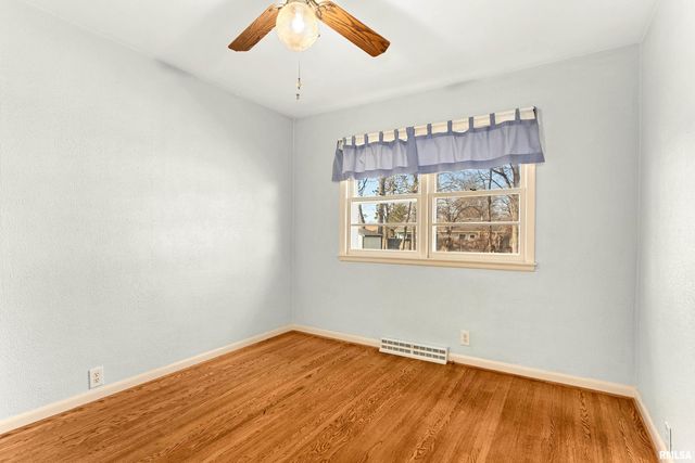 1017 W SUNNYSIDE Street, Chillicothe, IL 61523