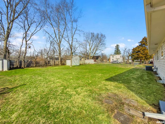 1017 W SUNNYSIDE Street, Chillicothe, IL 61523