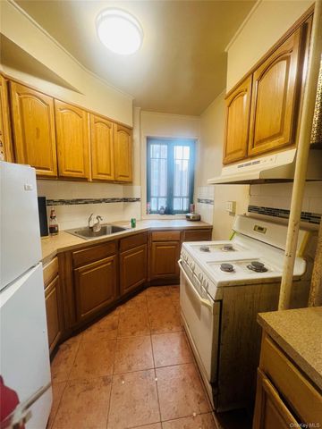 1651 Metropolitan Avenue 5E, Bronx, NY 10462