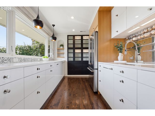 4432 Sw TWOMBLY Ave, Portland, OR 97239