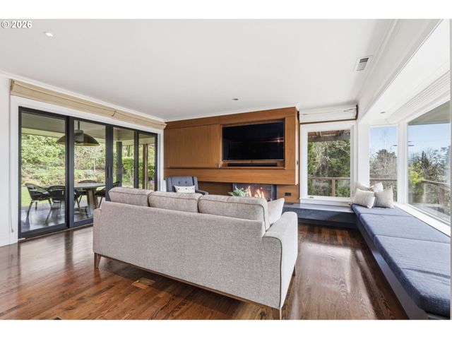 4432 Sw TWOMBLY Ave, Portland, OR 97239