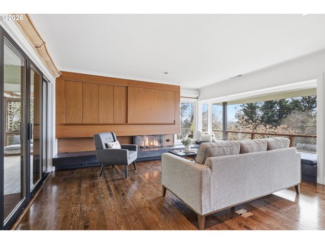 4432 Sw TWOMBLY Ave, Portland, OR 97239