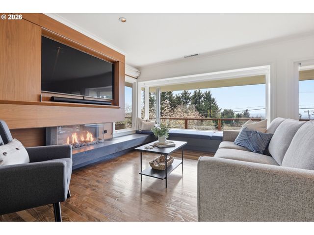 4432 Sw TWOMBLY Ave, Portland, OR 97239