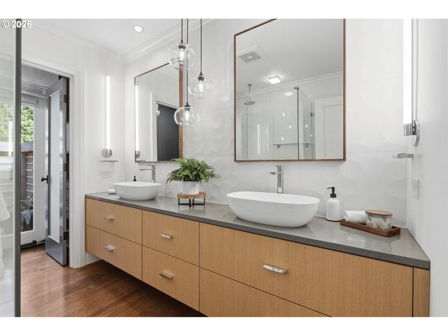 4432 Sw TWOMBLY Ave, Portland, OR 97239