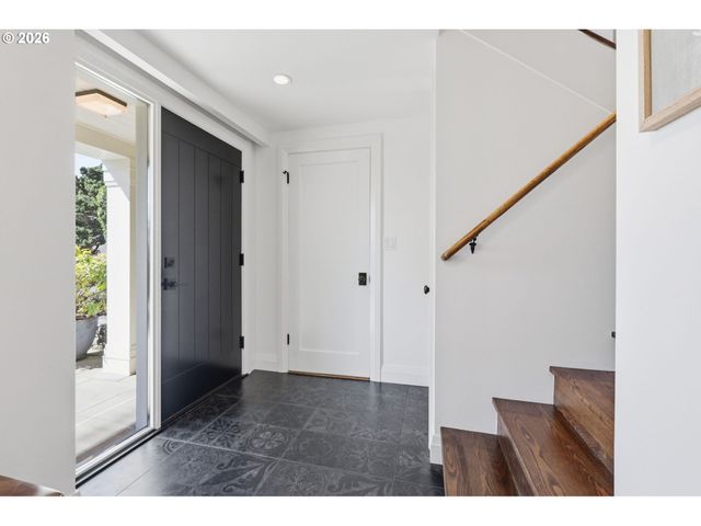 4432 Sw TWOMBLY Ave, Portland, OR 97239