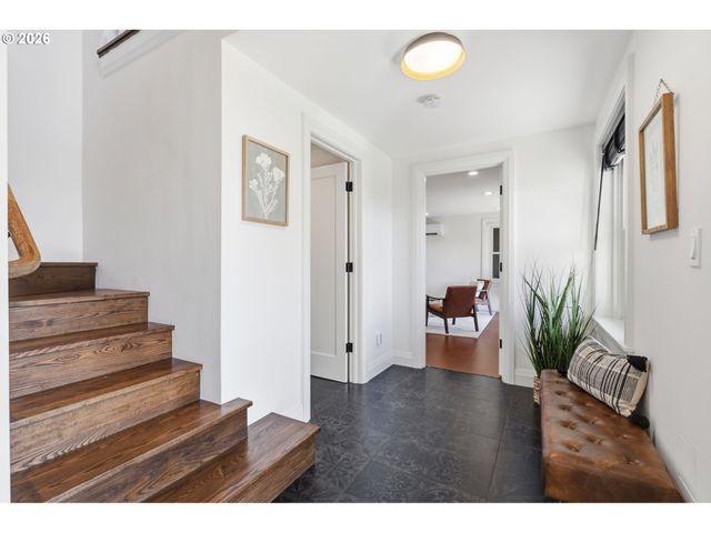 4432 Sw TWOMBLY Ave, Portland, OR 97239