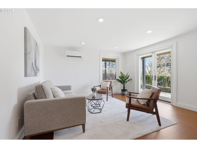 4432 Sw TWOMBLY Ave, Portland, OR 97239