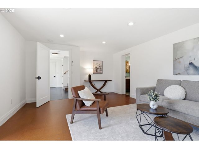 4432 Sw TWOMBLY Ave, Portland, OR 97239