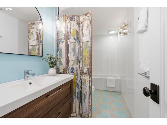 4432 Sw TWOMBLY Ave, Portland, OR 97239