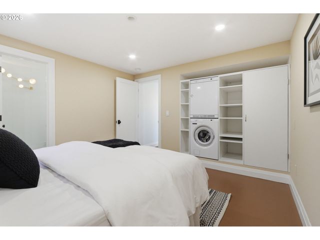 4432 Sw TWOMBLY Ave, Portland, OR 97239