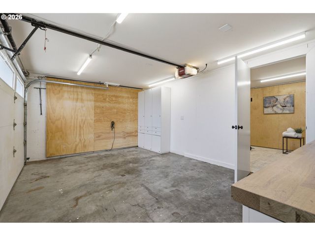 4432 Sw TWOMBLY Ave, Portland, OR 97239