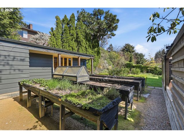 4432 Sw TWOMBLY Ave, Portland, OR 97239