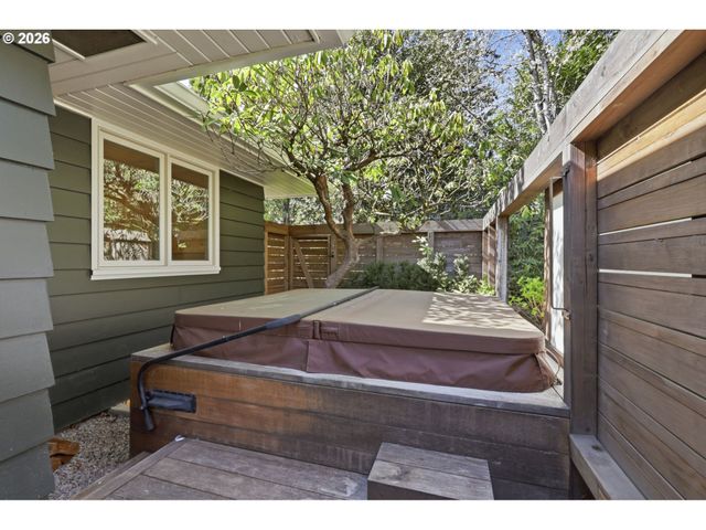 4432 Sw TWOMBLY Ave, Portland, OR 97239