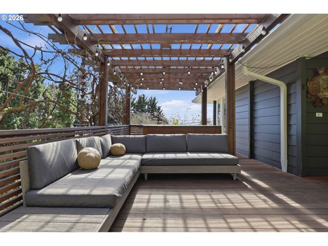 4432 Sw TWOMBLY Ave, Portland, OR 97239