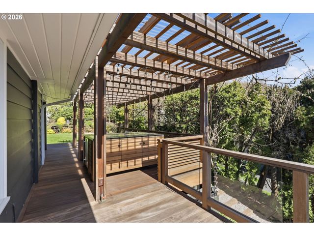 4432 Sw TWOMBLY Ave, Portland, OR 97239