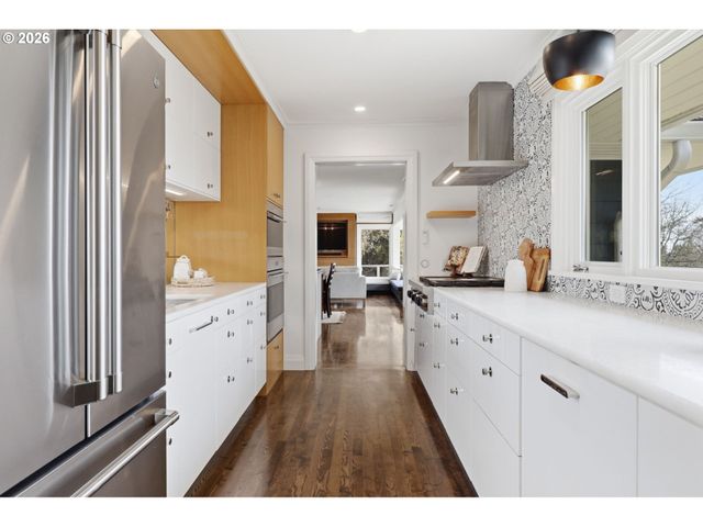 4432 Sw TWOMBLY Ave, Portland, OR 97239