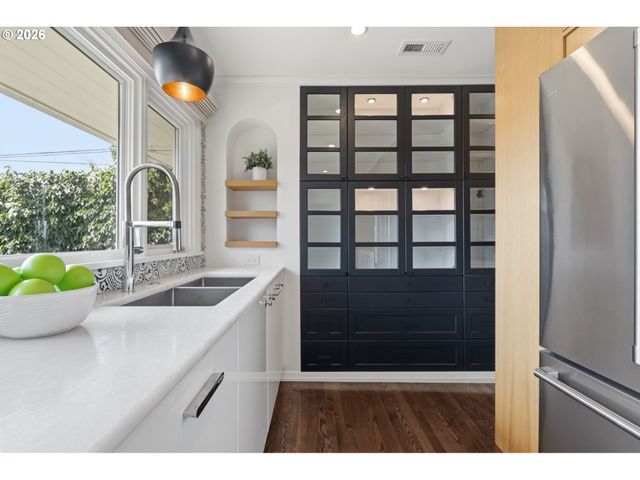 4432 Sw TWOMBLY Ave, Portland, OR 97239