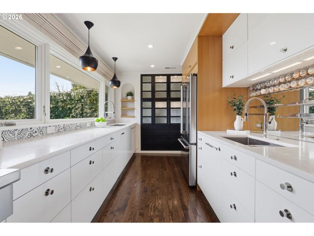 4432 Sw TWOMBLY Ave, Portland, OR 97239