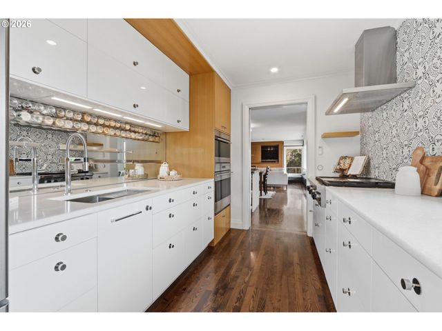 4432 Sw TWOMBLY Ave, Portland, OR 97239