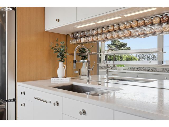 4432 Sw TWOMBLY Ave, Portland, OR 97239