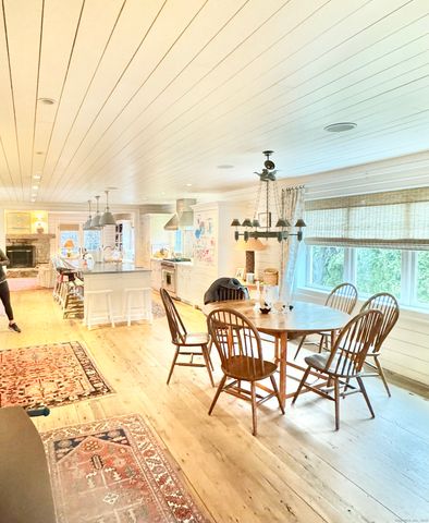 9 Barclay Court, Norwalk, CT 06853